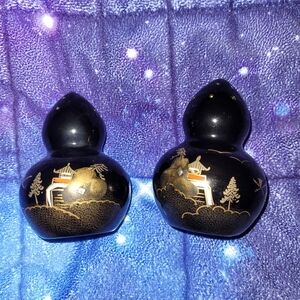 Japanese salt and pepper shakers